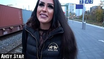 Genç 18+ Genç, Istasyon Tuvaletinde Hamile Kalıyor