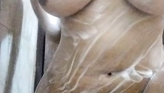 Hintli Genç (18+), Okuldan Sonra Yaramaz Oluyor