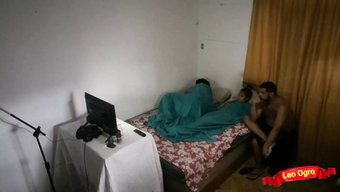 Karım Yokken Ve Arkadaşı Etraftayken Üvey Kızımla Seks Yaptım