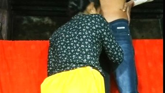 Desi Çiftin Biseksüel Neha'Nın Yarrağıyla Oynayıp Mastürbasyon Yaptığı Ev Videosu