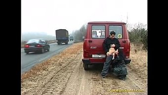 Halka Açık Bir Sokakta Taksiyle Gerçek Seks