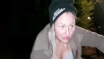 Amatör Esmer Cracky'Nin Büyük Doğal Memeleri Ve Kendi Yaptığı Hamilelik Testi.