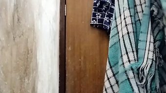 Desi Kız Ev Yapımı Videoda Mastürbasyon Yapıyor Ve Kendini Parmaklıyor