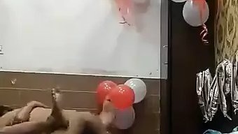 Olgun Hint Teyze, Vahşi Bir Üçlüde Sert Bir Şekilde Beceriliyor