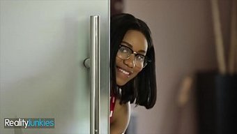 Jenna Foxx'Un Büyük Poposu, Sıcak Bir Gerçeklik Sahnesinde Sert Bir Yarrağa Karşı Koyuyor