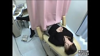 26 Yaşındaki Ev Kadını Yuko'Nun Iç Muayenesinin Gizli Kamera Videosu