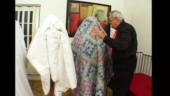 Bu Klasik Porno Videosunda Büyük Yarak, Büyük Göğüsler Ve Büyük Eğlence Var