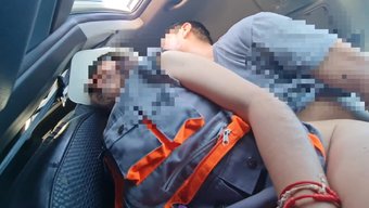 Kovboy Genç Natali, Inşaat Mühendisi, Mola Zamanında Arabada Beceriliyor.