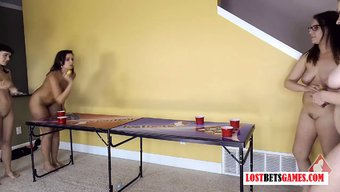 Strip Beer Pong Ile Vahşi Bir Zaman Geçirin Ve Eğlenin!