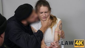 Dövmeli Genç Adele Unicorn, Sert Polisler Tarafından Çift Penetrasyona Uğruyor