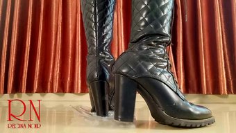Femdom, Amerikan Pornosunda Yüksek Topuklu Ayakkabı Ve Stiletto Ile Yumurta Eziyor