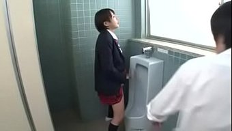 Japon Futa Sert Bir Videoda Sikişiyor