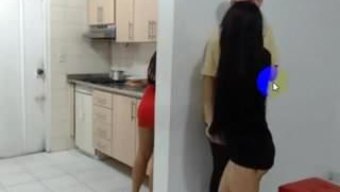Bu Klasik Web Kamerası Sahnesinde Sarah Young'In Baştan Çıkarıcı Tarafını Keşfedin