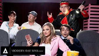 Ispanyol Genç Athena Faris Ve Ricky Spanish, Riskli Sinema Karşılaşmasında