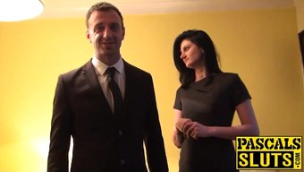 Ingiliz Güzeli, Büyük Yarakla Arkadan Sert Bir Şekilde Seks Deneyimliyor