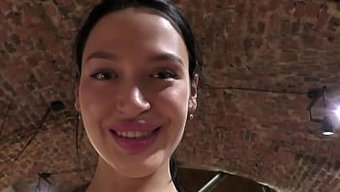 Angelina Jolie'Nin Çiftiyle Mahalle Seks Maskesi: Yoğun Günlük Karşılaşmalar