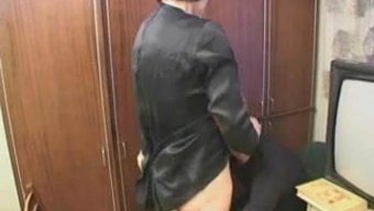 Yaşlı Ve Genç Rus Çift Yasak Ilişkiyi Keşfediyor