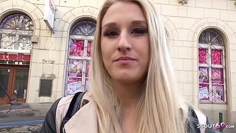 Genç Alman Kız Anal Casting Için Para Alıyor