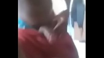 Bu Getto Siyah Kızın Amını Spermlerle Doldururken Izleyin