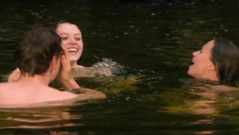 Ingiliz Güzeli Rebecca Night Ve Gemma-Leah Devereux Doğal Açık Hava Sahnesinde