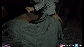 Korku Filmi Izlerken Gizli Sakso Ve Içine Boşalma