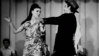 Vintage Esmer Bombaları Mizahi Bir Mobil Videoda