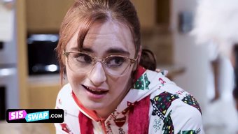 Azgın Üvey Kardeşler Ve Üvey Kardeşler Sıcak Bir Grup Seks Seansının Keyfini Çıkarıyorlar