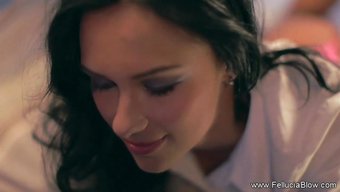 Derin Boğaz Blowjob Milf Her Şeyi Alıyor