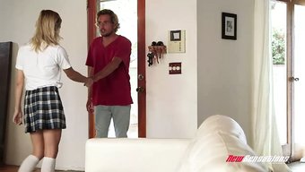 Madison Hart, Büyük Yarakla Yoğun Seksin Tadını Çıkarıyor