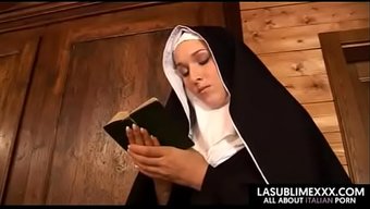 Bir Rahibenin Evinde Bir Işçiyle Cinsel Bir Deneyim.