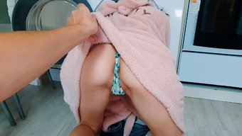 Genç Rus Üvey Kız Kardeş, Cowgirl Ve Arkadan Becerilmeden Önce Bir Oral Seks Yapıyor