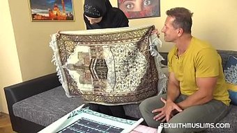 Arap Muslimah Kocasına Inanılmaz Bir Sakso Çekiyor Ve Sikişiyor