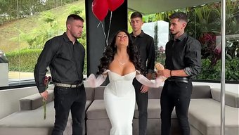 Herkes Için Büyük Sevgililer Günü Hediyesi! Steffy Moreno'Nun Çılgın, Yoğun Gangbang Aksiyonu