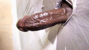 Jc Simpson Büyük Siyah Yarrağı Gloryhole Meydan Okumasına Meydan Okuyor