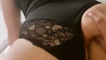 Olgun Alman Milf, Kocasını Genç Bir Sevgiliyle Bir Otel Odasında Aldatıyor