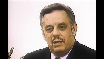 Retro Olgun Kadın, Vintage Bir Videoda Am Yalama Keyfini Çıkarıyor