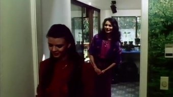 Göğüslü Aşkla Avrupa Vintage Klasiği