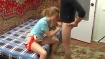 Abla, Kardeşinin Arkadaşıyla Anal Seksin Tadını Çıkarıyor!