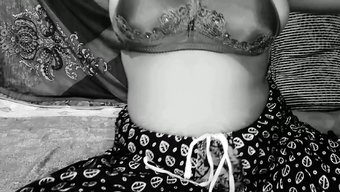 Genç Amatör, Cowgirl Pozisyonunda Sikişiyor