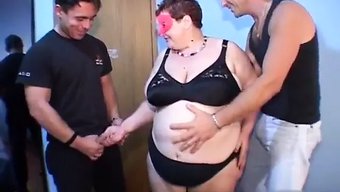 Komşu Dominatrix Della'Nın Geniş, Doğal Kıvrımları Ve Olgun Cazibesi
