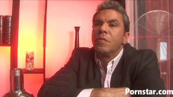 Bu Oral Seks Videosunda Derin Boğazlama Ve Yüz Sikişi
