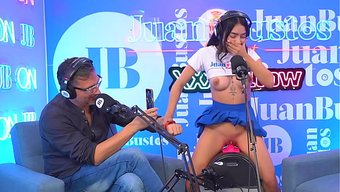 Kinky Kolombiyalı Porno Yıldızı Mayraoficial, Sybian Makinesinde Inanılmaz Doğal Bir Sürüşe Sahip.