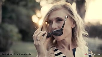Nina Hartley Ve Büyük Göğüsleri Genç Bir Adama Seks Hakkında Öğretiyor