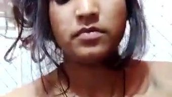 Sıcak Hintli Bebek Amını Sert Bir Şekilde Beceriyor