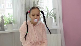 Jennifer Mendez, Dövmeliyken Büyük Bir Yarrağın Tadını Çıkarıyor