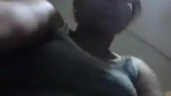 Ebony Milf'In Mastürbasyon Ve Sıvazlama Yaptığı Ev Yapımı Video