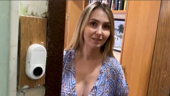Esmer Milf, Iyi Donanımlı Bir Erkek Tarafından Anal Olarak Beceriliyor