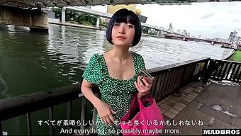 Iki Japon Ortak Banyoda Sik Üstünde Yakalanır.