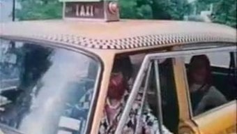 Retro Ingiliz Fahişe Halka Açıkta Sikişiyor