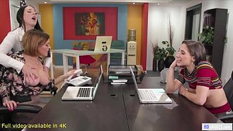 Milfler Abella Danger Ve Angela White Lezbiyen Üçlüden Keyif Alıyorlar